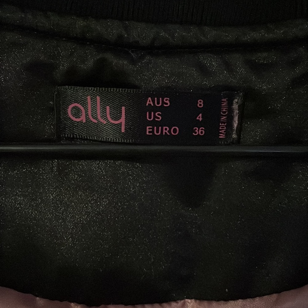✨HOST PICK✨ Silky Pink Cherry Blossom Jersey Jacket - Picture 3 of 4